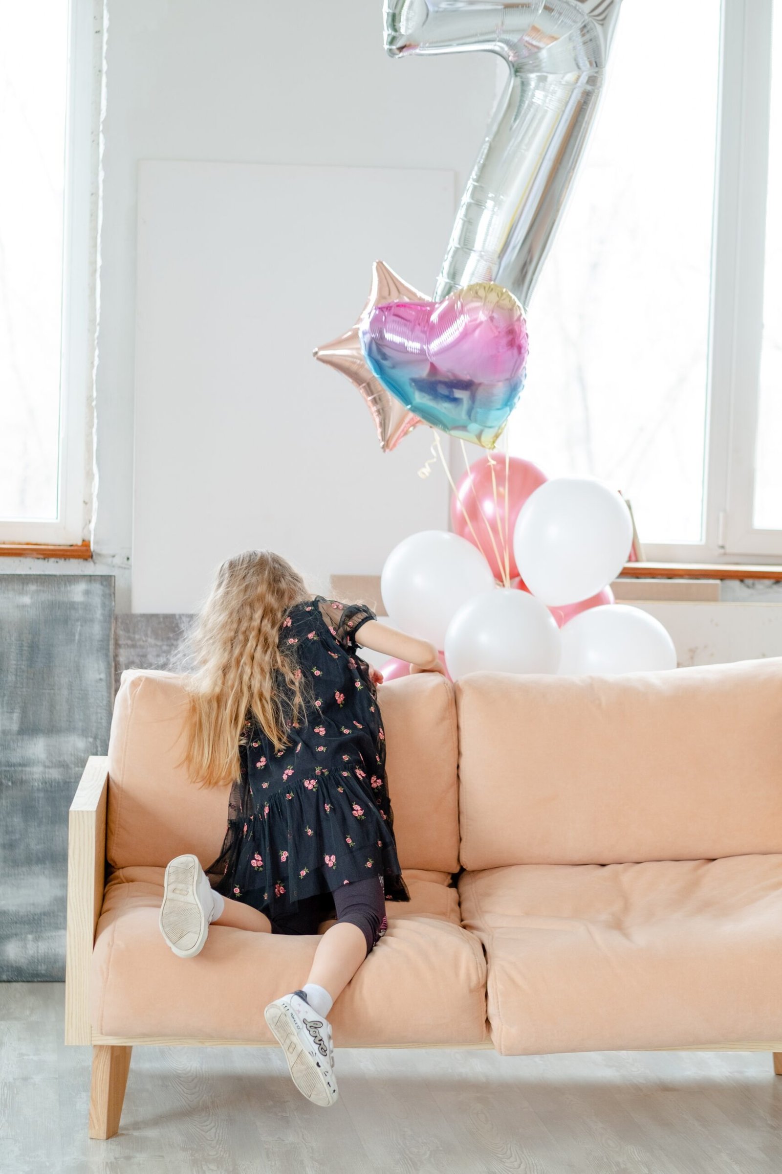 Lapsen synttärit taikuri Taikuri esiintyy lapsen synttäreillä